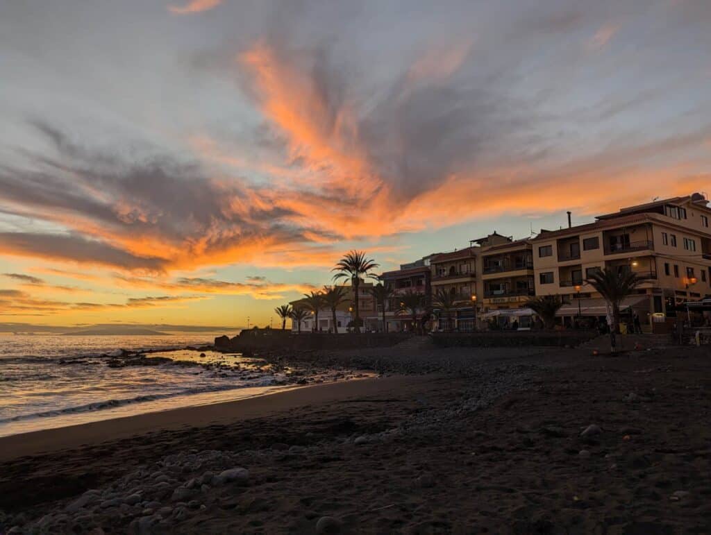 Ferienwohnung Valle Gran Rey „Maria y Mar“ – Sonnenuntergang am Strand vor dem Appartment